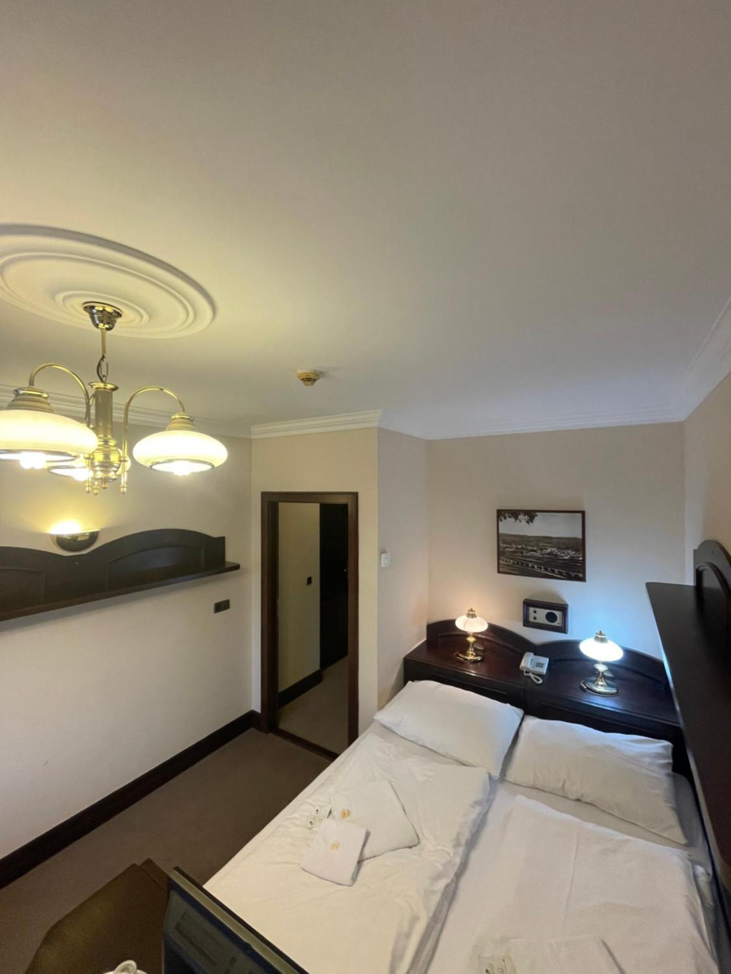Hotel Bravo Ческа-Тршебова Экстерьер фото