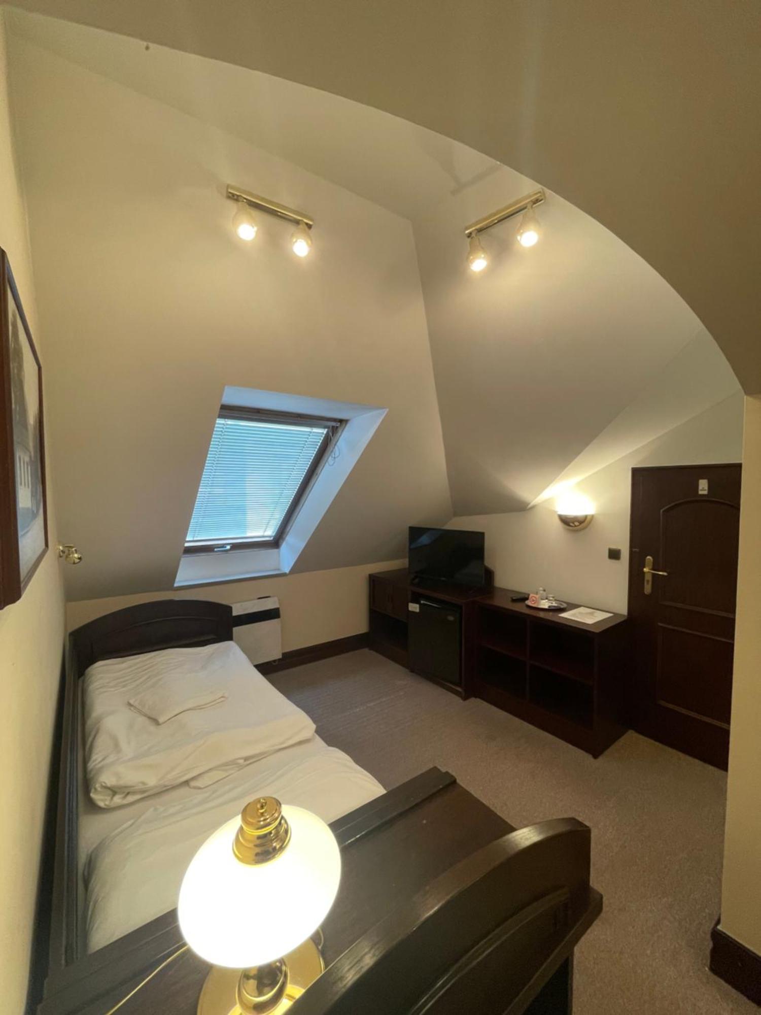 Hotel Bravo Ческа-Тршебова Экстерьер фото