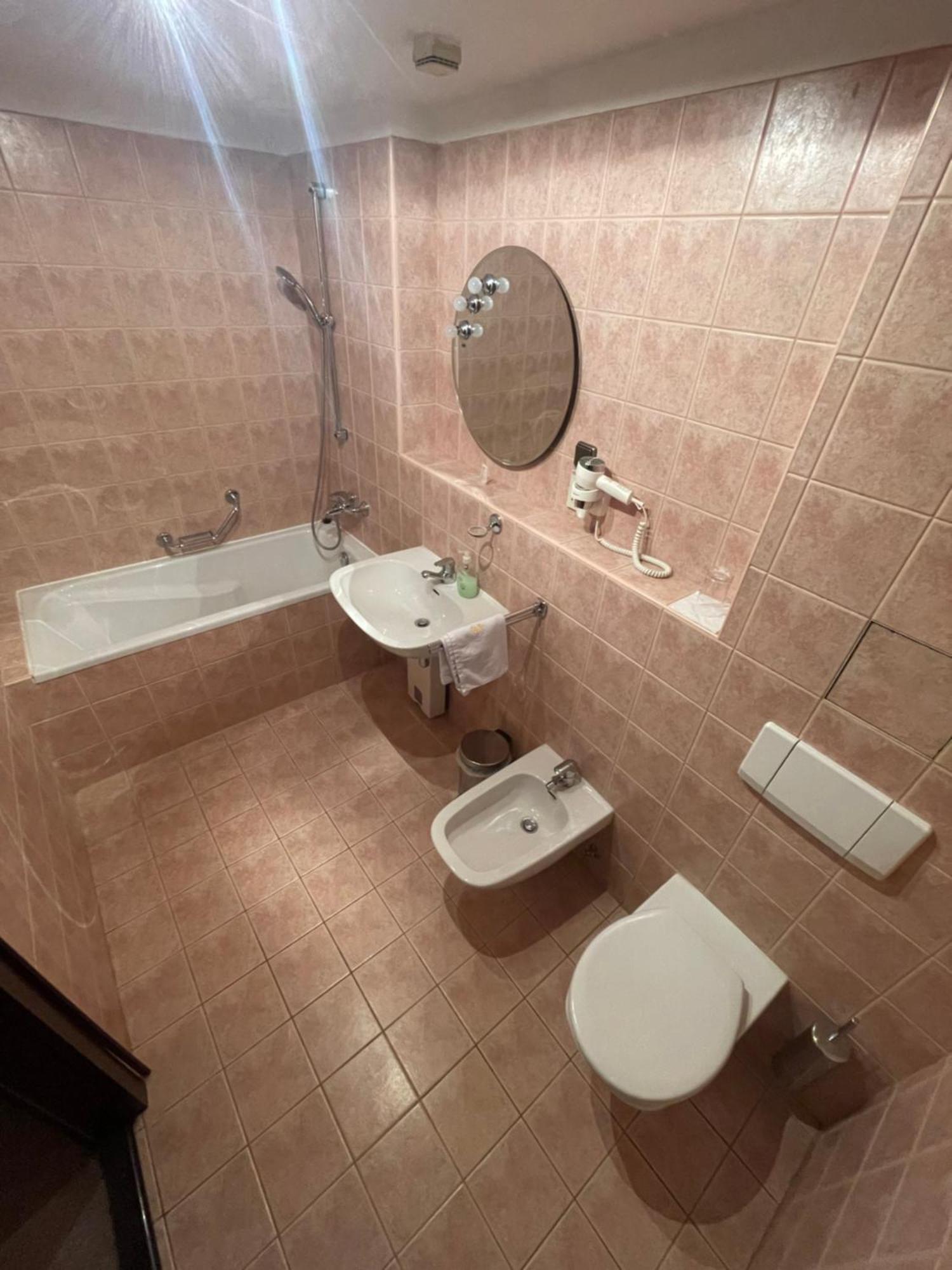 Hotel Bravo Ческа-Тршебова Экстерьер фото