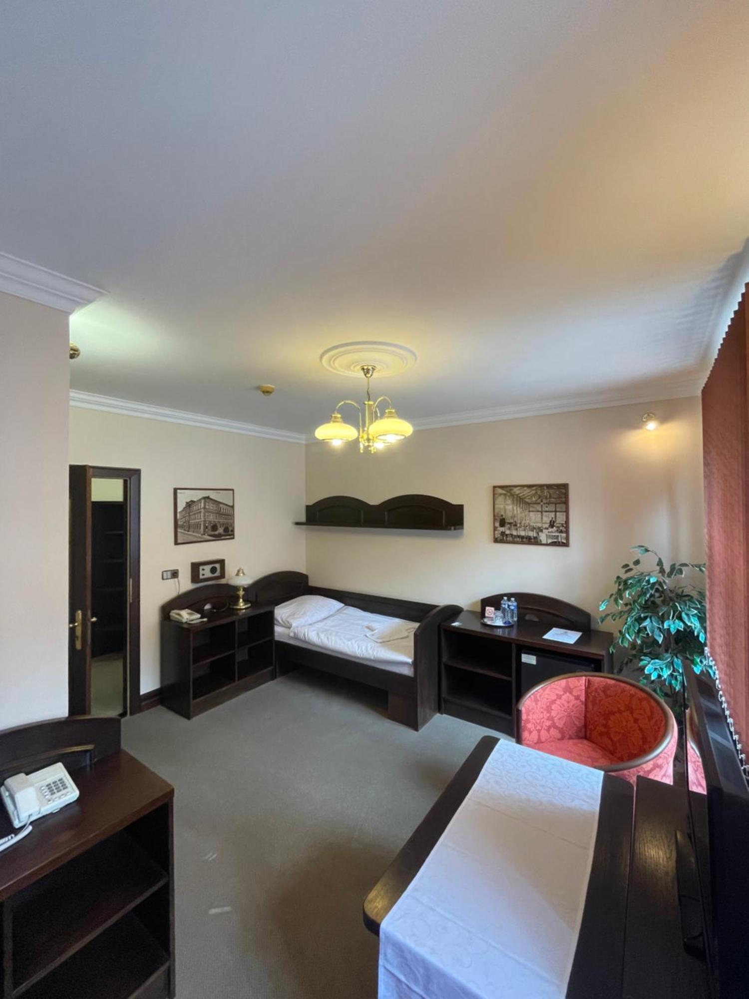 Hotel Bravo Ческа-Тршебова Экстерьер фото
