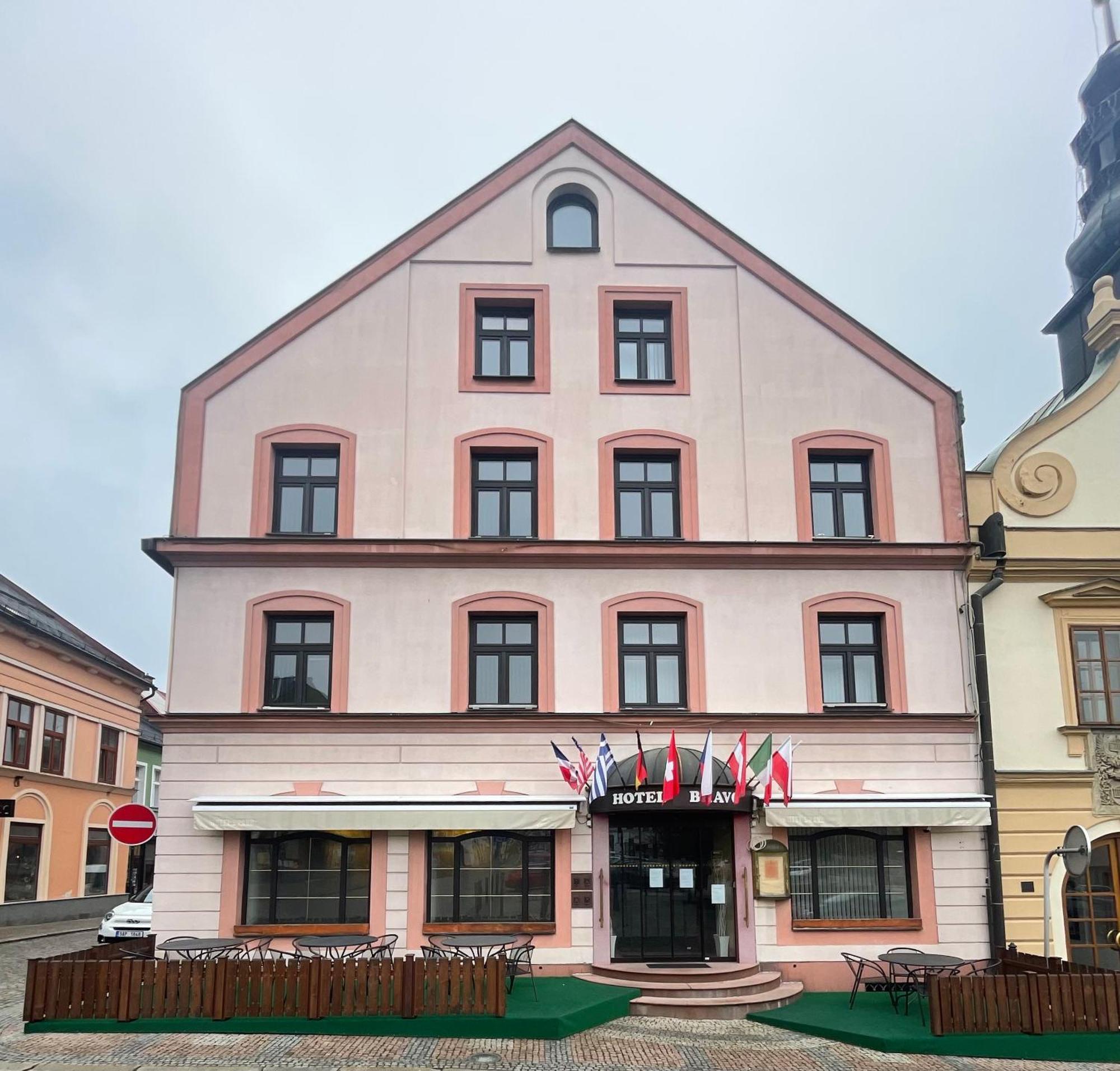 Hotel Bravo Ческа-Тршебова Экстерьер фото