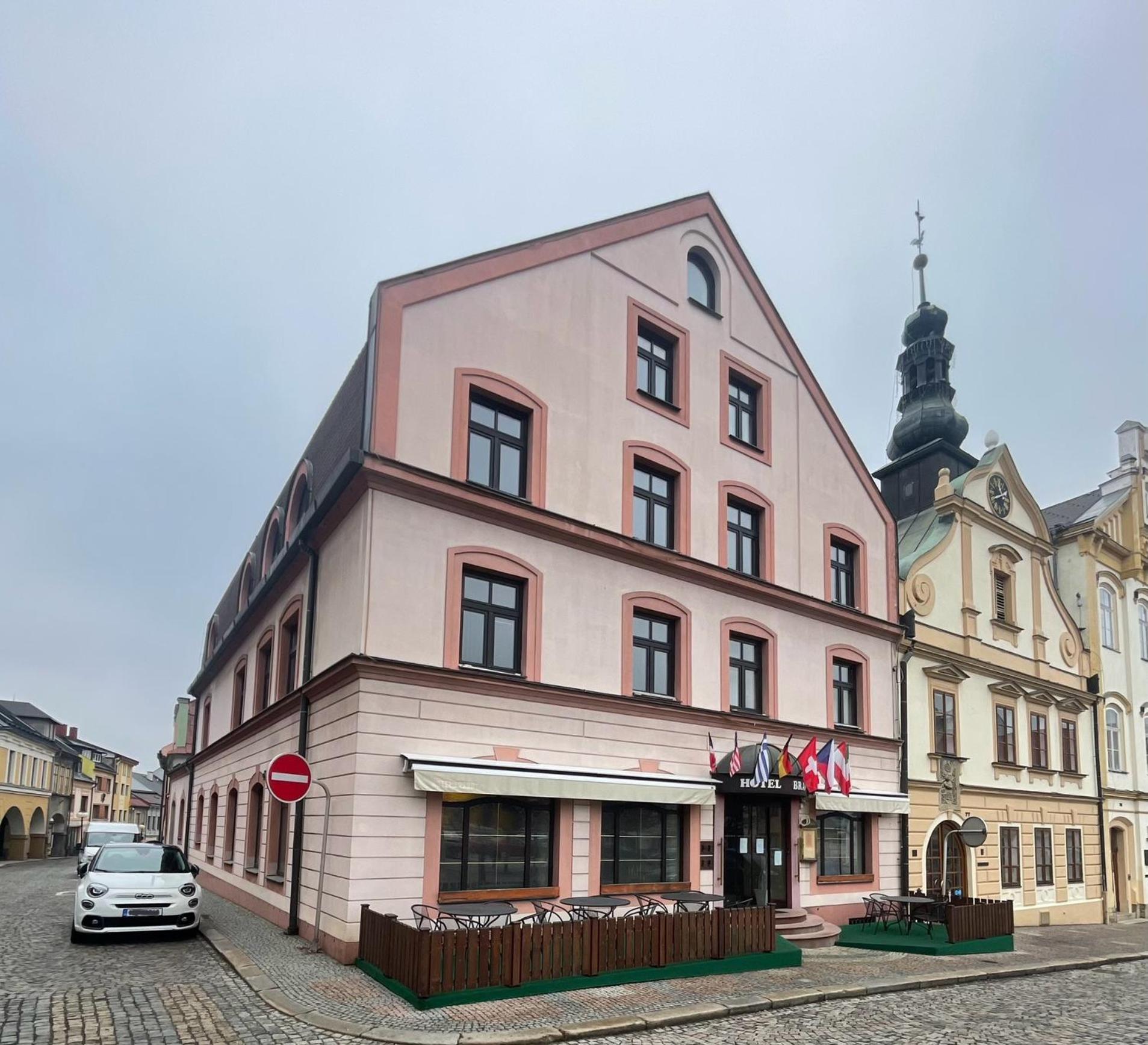 Hotel Bravo Ческа-Тршебова Экстерьер фото