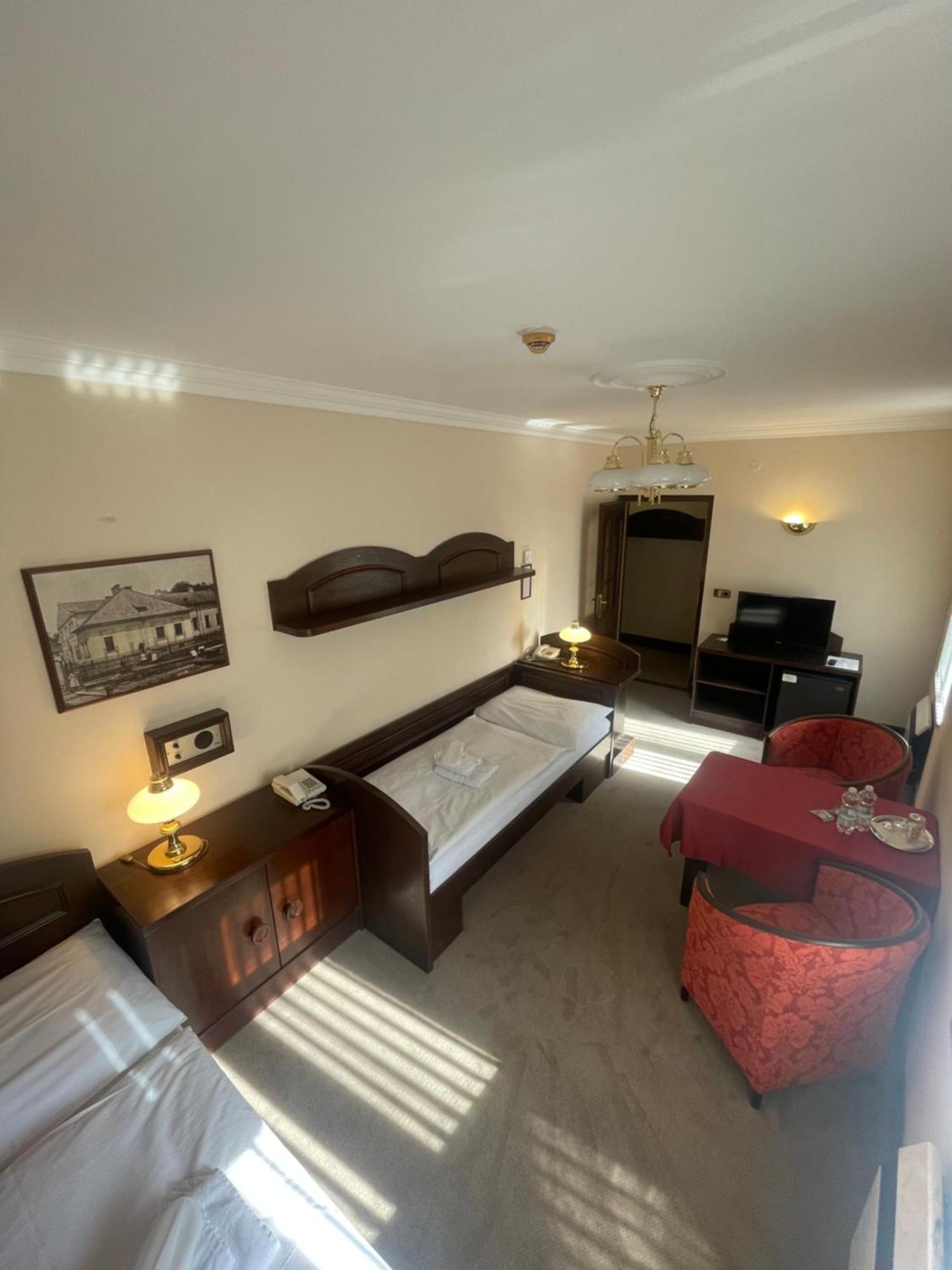 Hotel Bravo Ческа-Тршебова Экстерьер фото